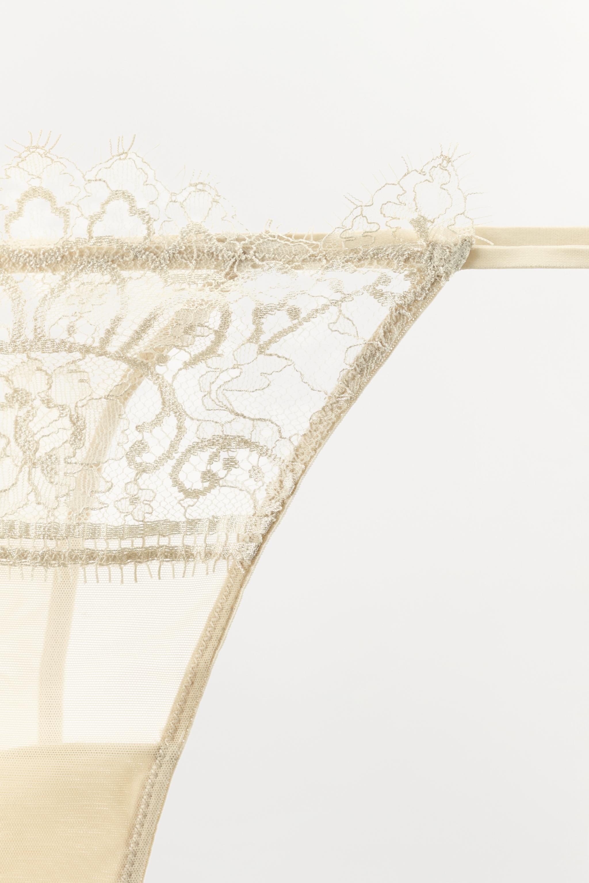 TANGA EN DENTELLE